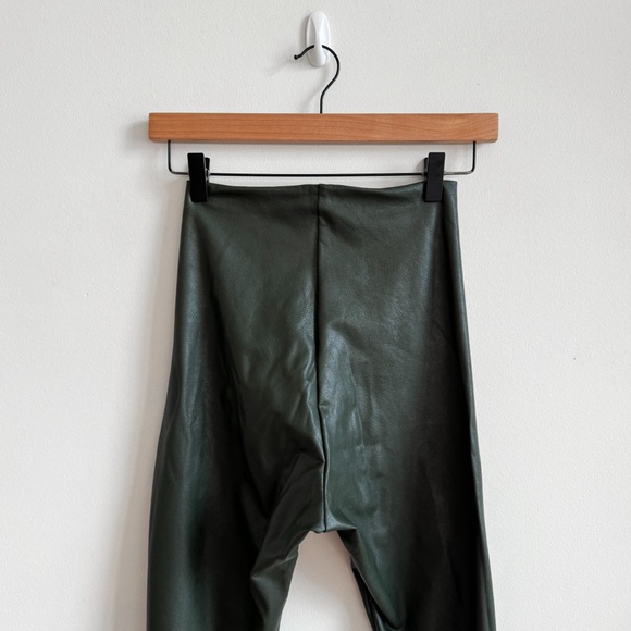 🏷️ SOLD • COMMANDO • Perfect Control Faux Leather Leggings in Pine • Medium - Picture 7 of 10